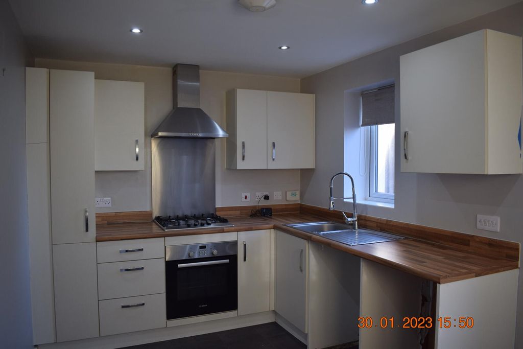 Property photo 2 of 17 Kitchen