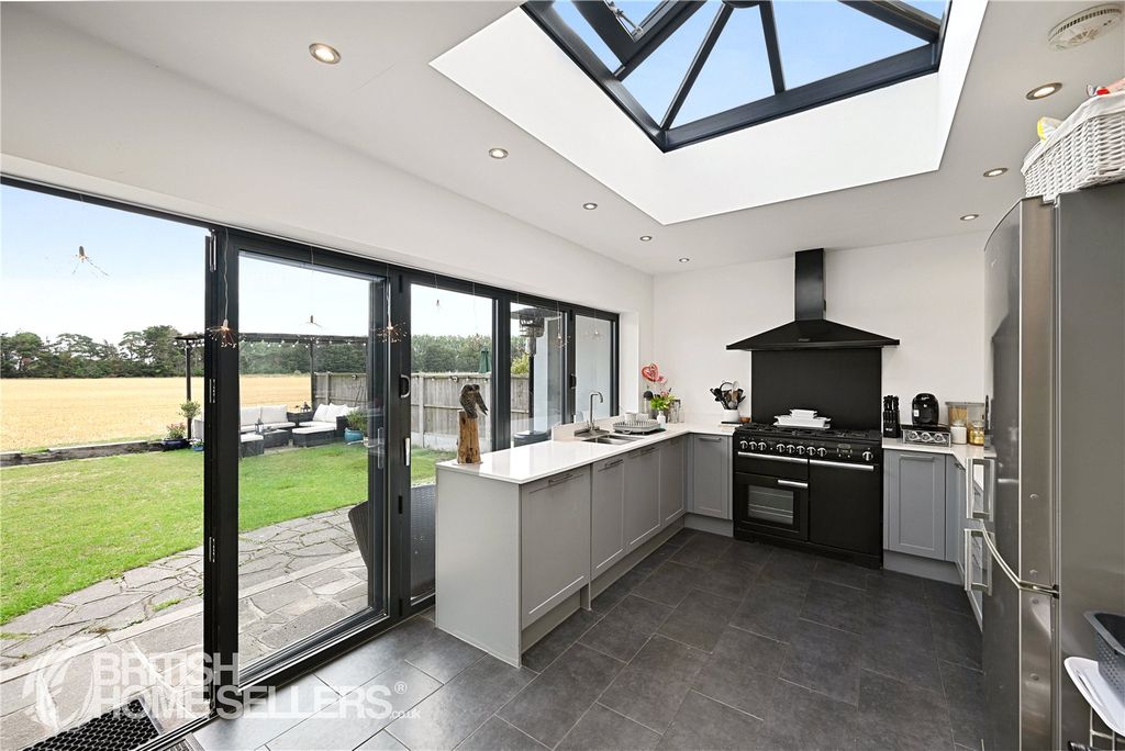 Property photo 2 of 15 Picture No. 30