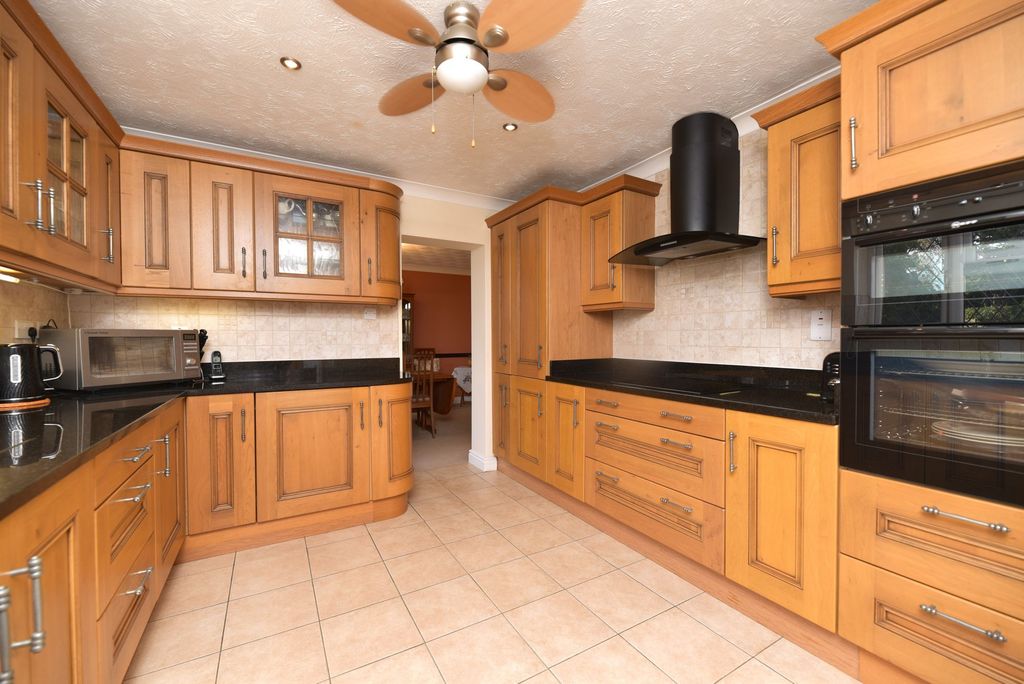 Property photo 3 of 25