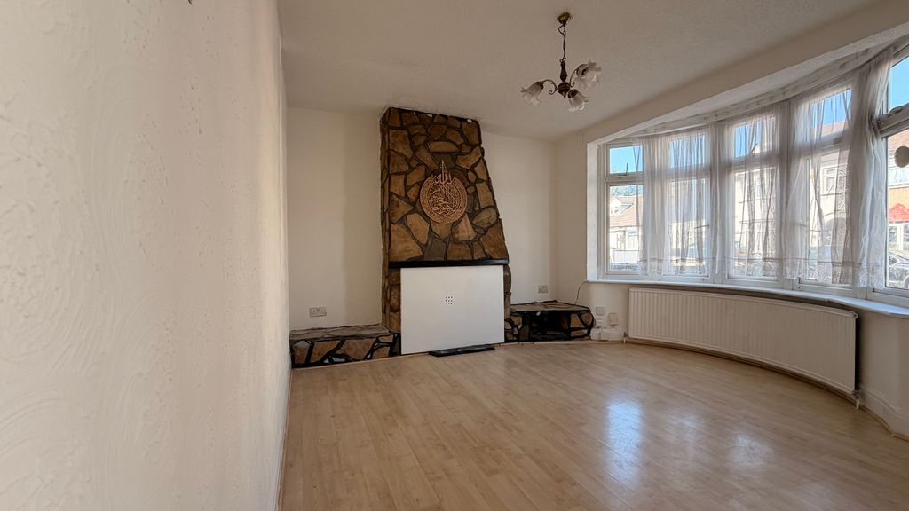 Property photo 2 of 10 Living Room