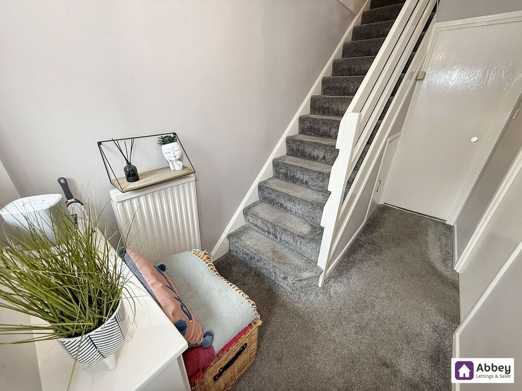 Property photo 2 of 12 Entrance Hall