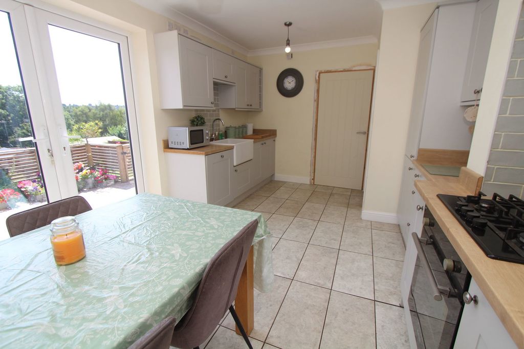 Property photo 3 of 31