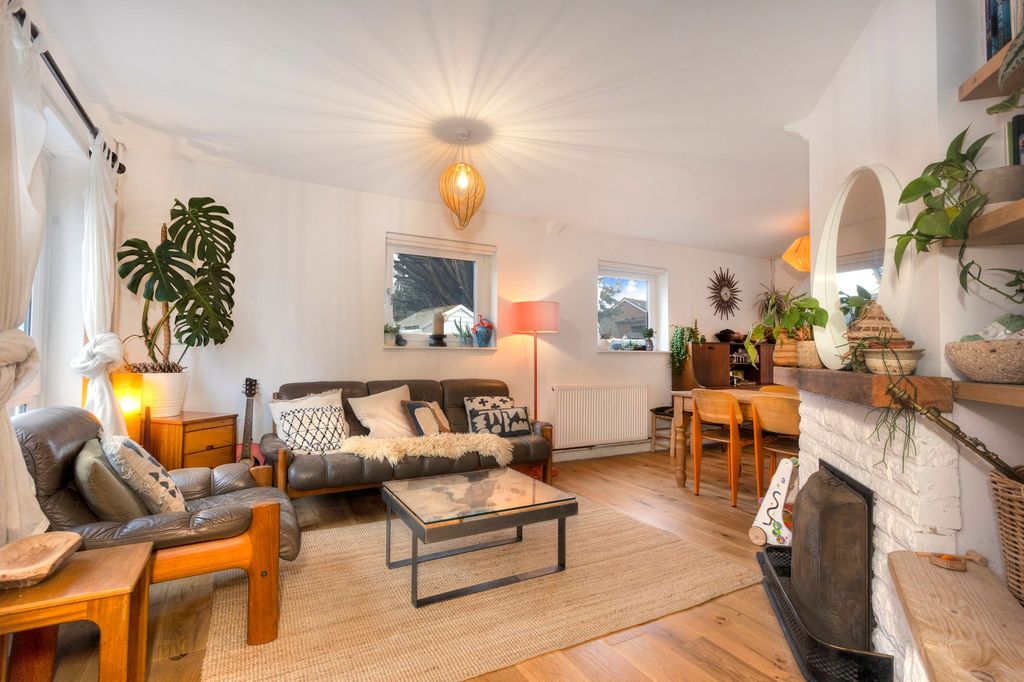 Property photo 2 of 35