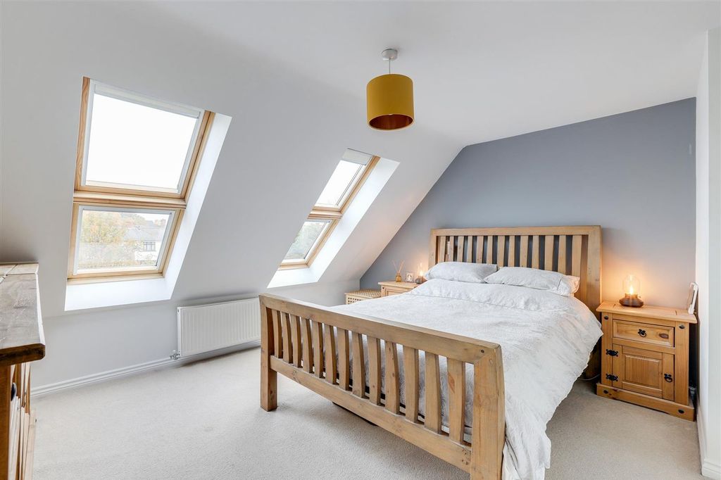 Property photo 3 of 24