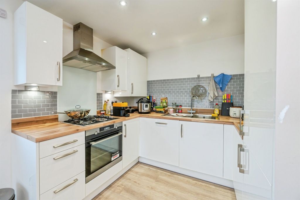 Property photo 2 of 16
