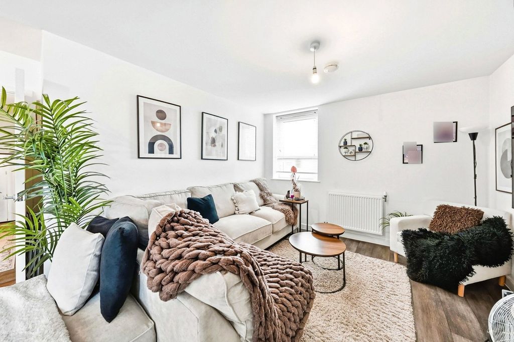 Property photo 2 of 14 Pbox-Img.Jpg