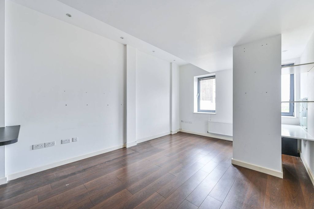 Property photo 2 of 7