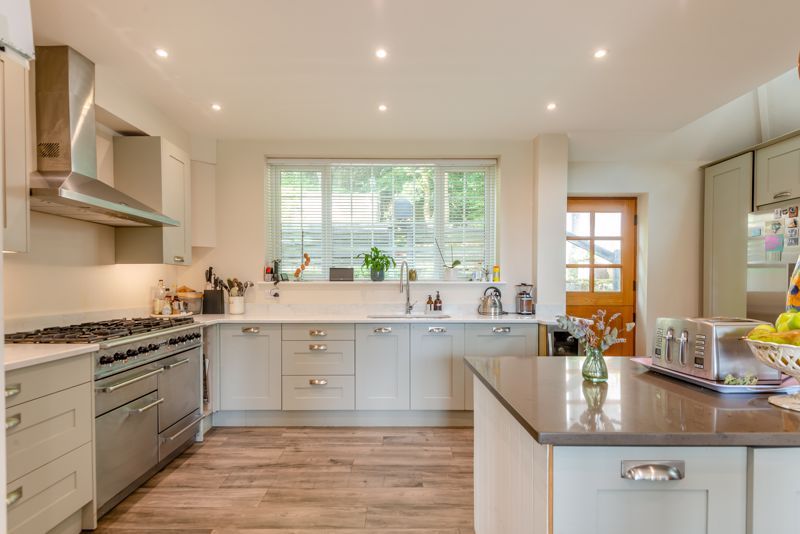 Property photo 3 of 33 Photo 9