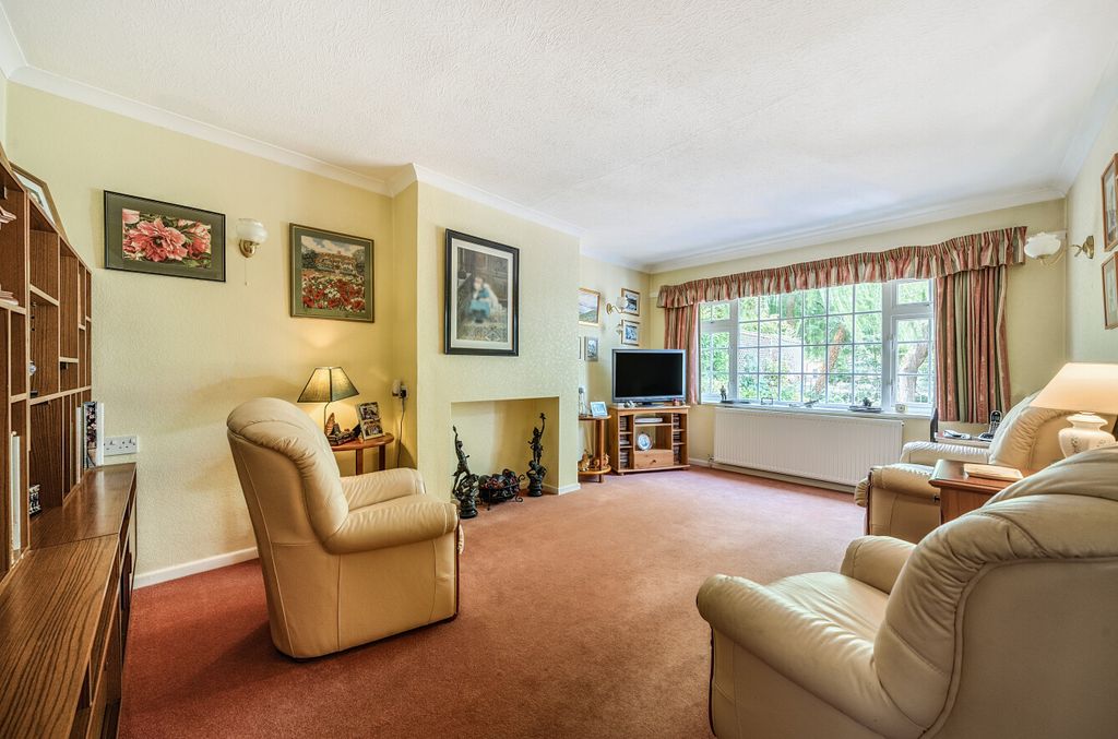 Property photo 2 of 12 132740956889Cb7A7F717