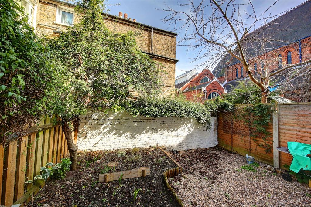 Property photo 2 of 6 Garden.Jpg