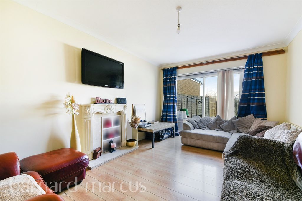Property photo 3 of 12