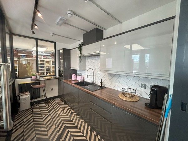 Property photo 2 of 6 Photo 5