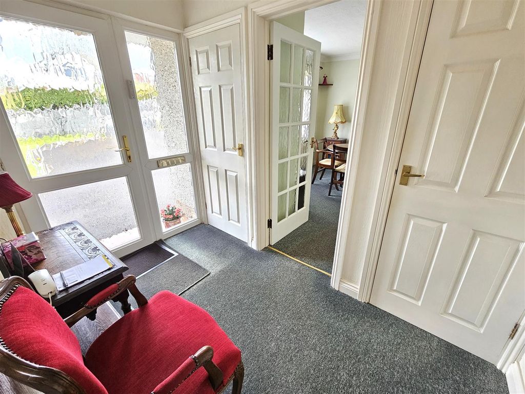 Property photo 2 of 18 Entrance Hall.Jpg