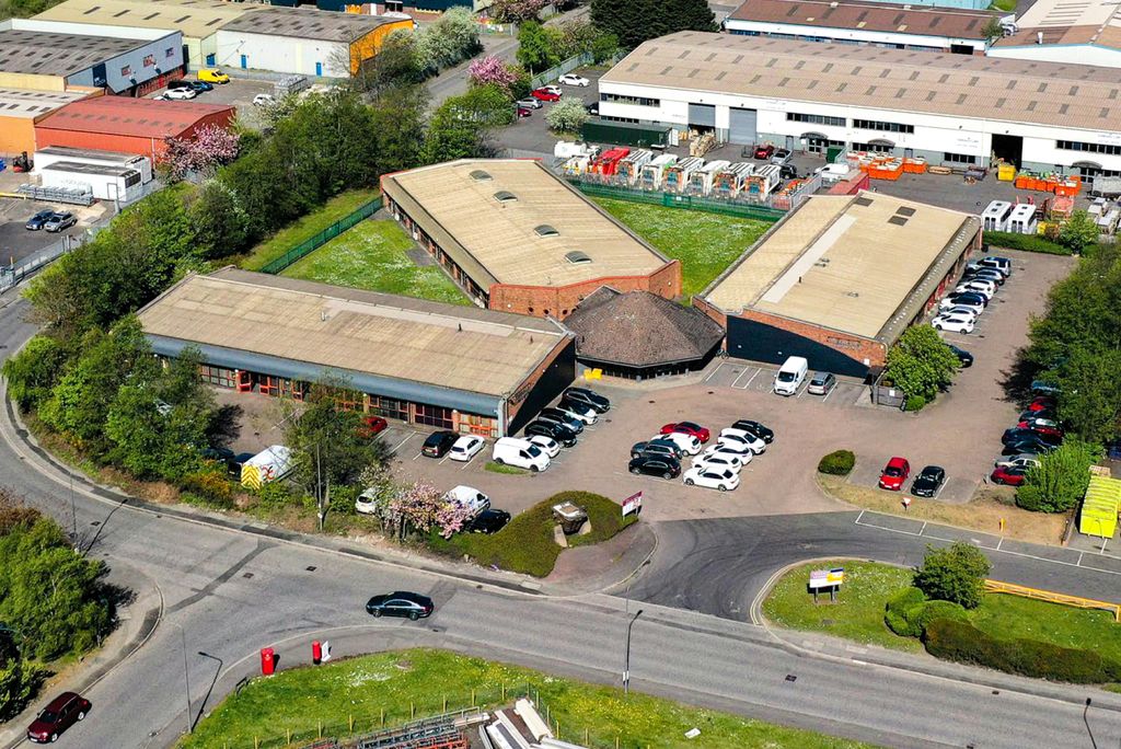 Property photo 2 of 13 Queensway 02 Edit .Jpg