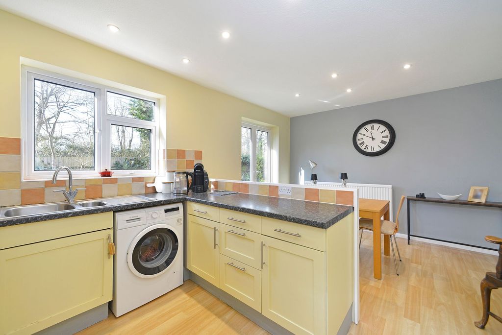 Property photo 2 of 14 Kitchen
