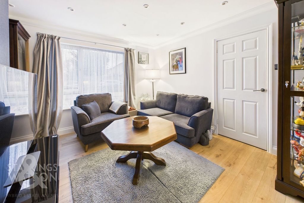 Property photo 2 of 20