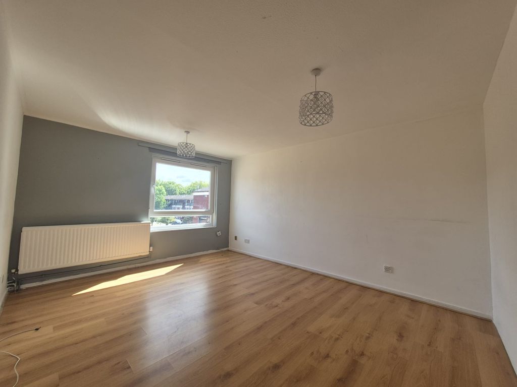 Property photo 1 of 6 One-Bedroom Flat – Kerswell Close N15