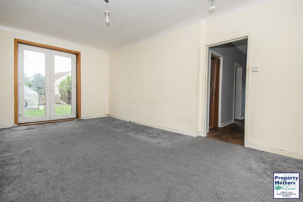 Property photo 2 of 12 Lounge