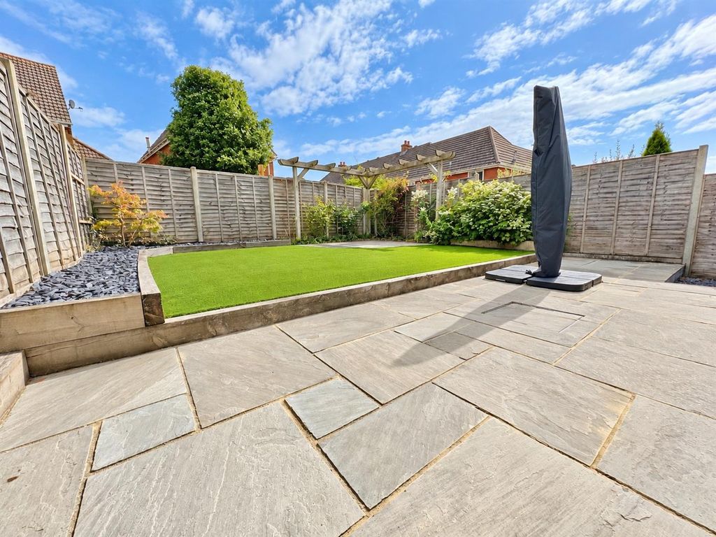 Property photo 3 of 16 Garden 3.Jpg