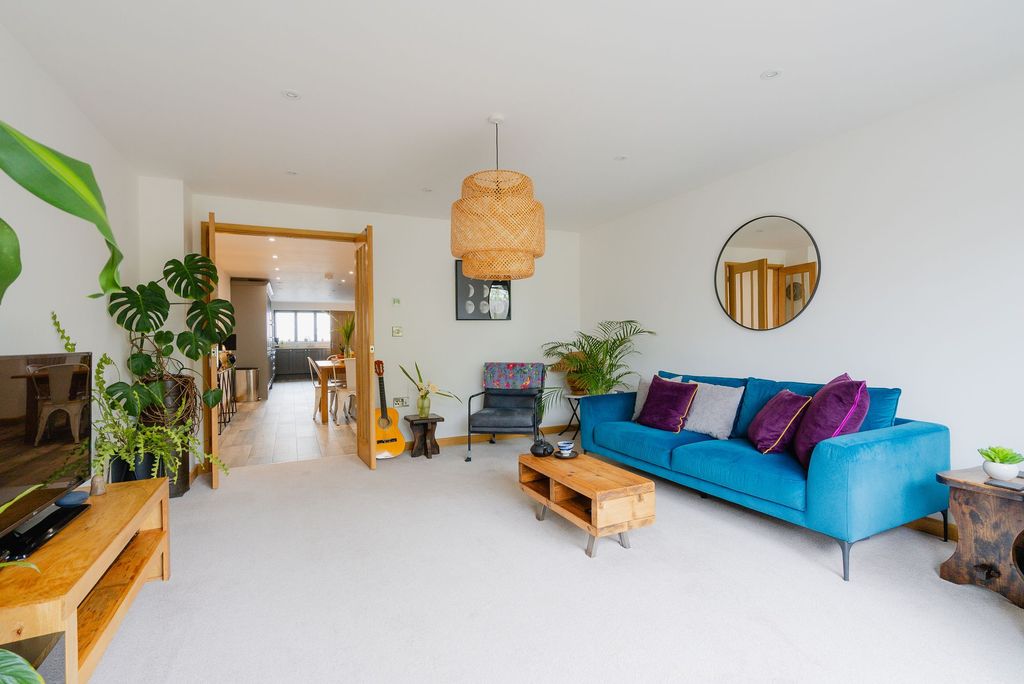 Property photo 3 of 31