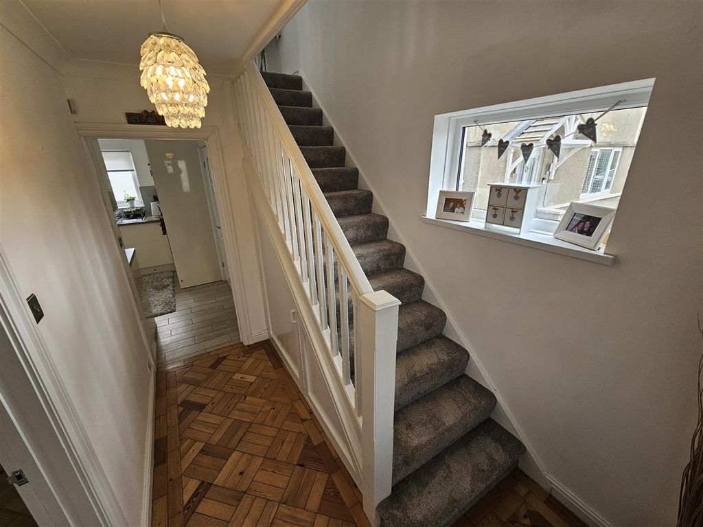 Property photo 2 of 29 Entrance Hall
