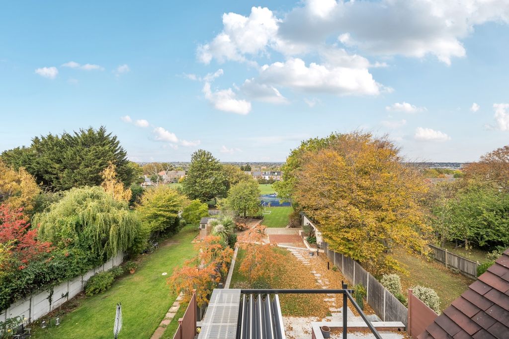 Property photo 3 of 26 1369895-4-68F0E1A...