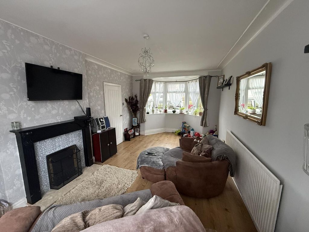 Property photo 2 of 13 Lounge