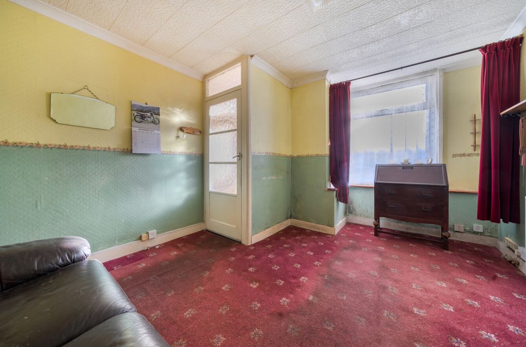 Property photo 2 of 13 1383645-5-692048B...