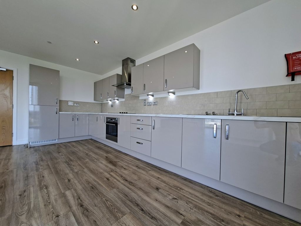 Property photo 3 of 12 20260528_124846~2