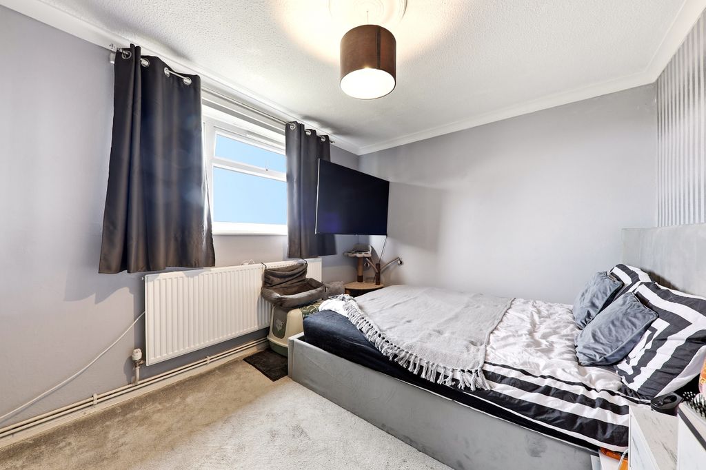Property photo 1 of 13 Main Bedroom