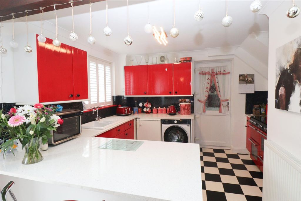 Property photo 2 of 14 Kitchen