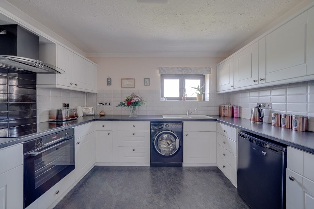 Property photo 3 of 22 4288753