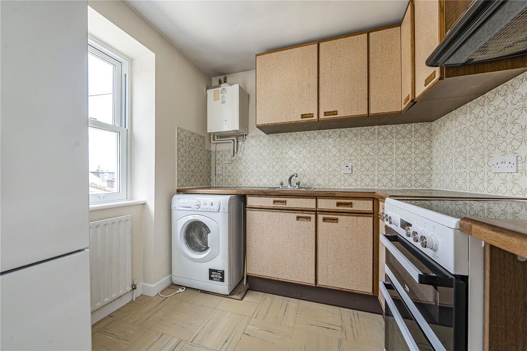 Property photo 3 of 11 Picture No. 10