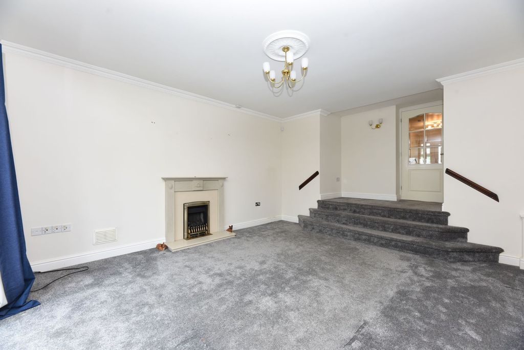 Property photo 2 of 25