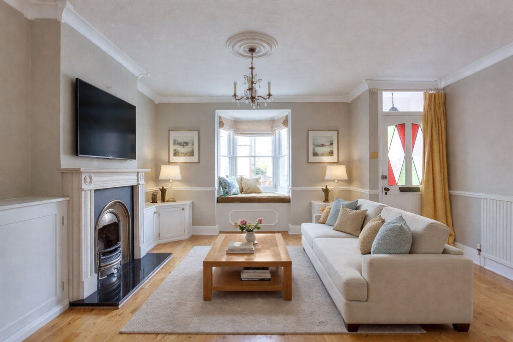 Property photo 2 of 17 Picture No. 27