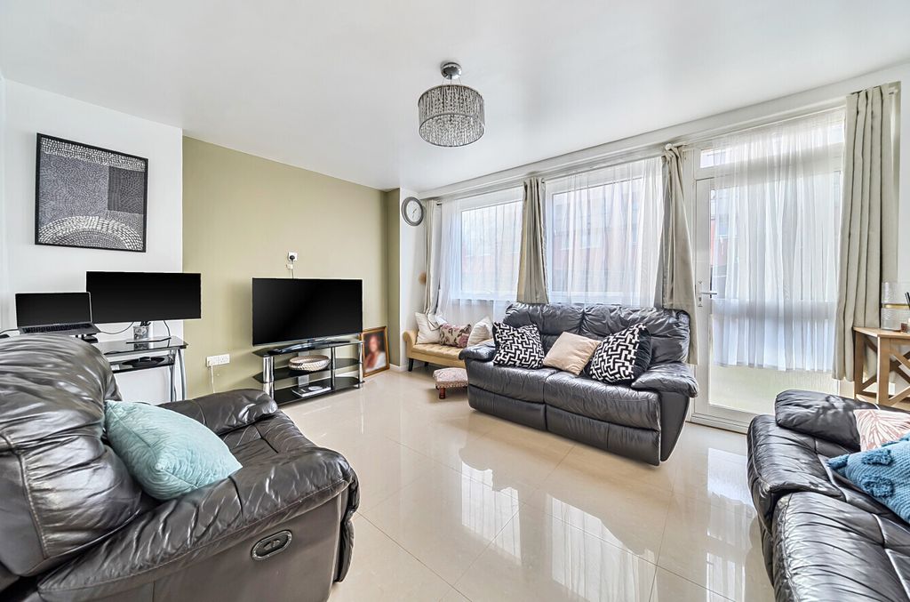 Property photo 2 of 16 Picture No. 18