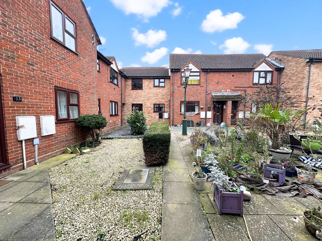 Property photo 1 of 10 Front Aspect