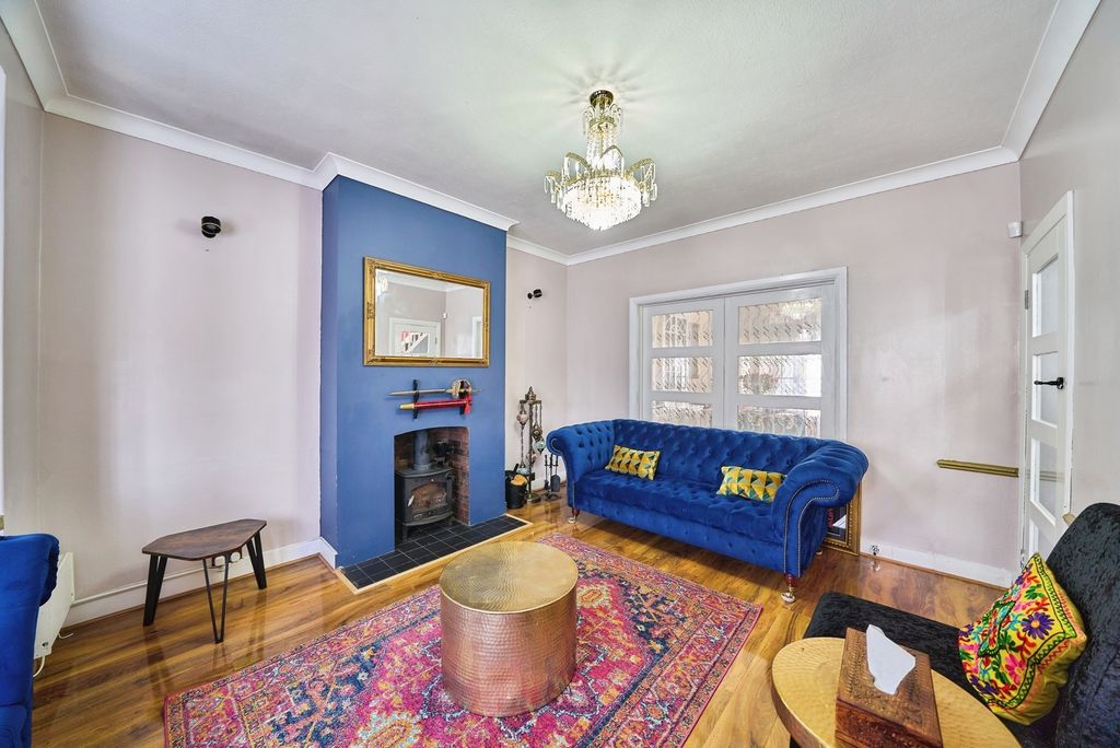 Property photo 3 of 17 Photo