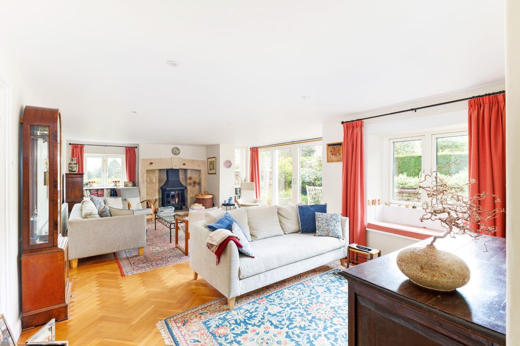 Property photo 2 of 20