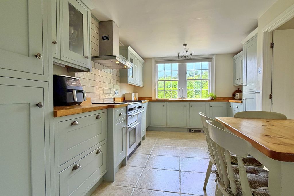Property photo 3 of 32