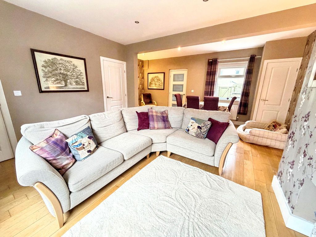 Property photo 3 of 10 Photo 3