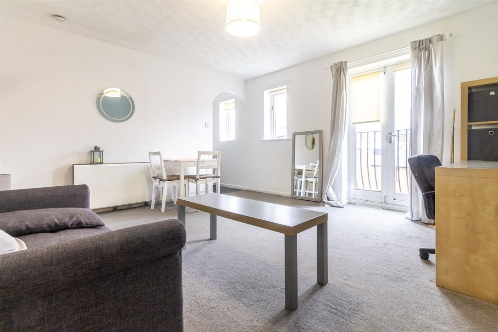 Property photo 3 of 6 Img_9212-Hdr.Jpg