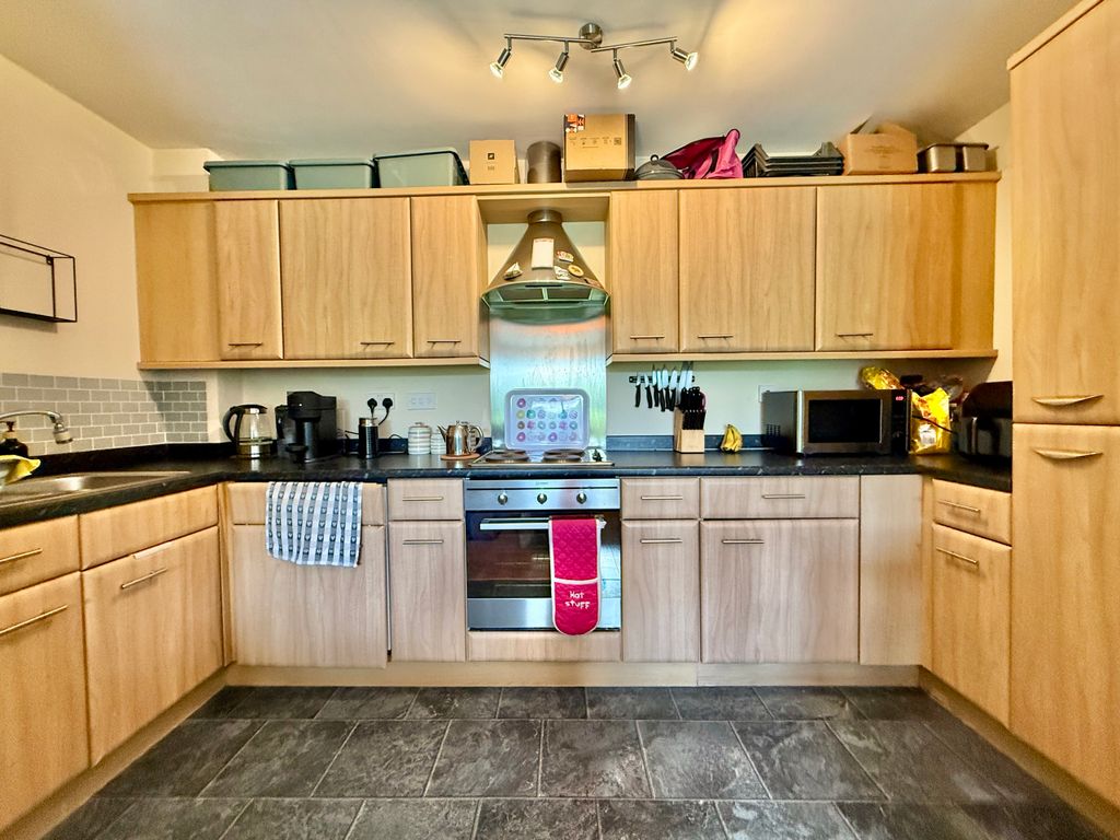 Property photo 3 of 12 Kitchen
