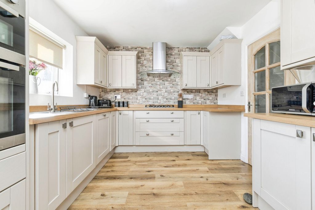 Property photo 2 of 16 Pbox-Img.Jpg