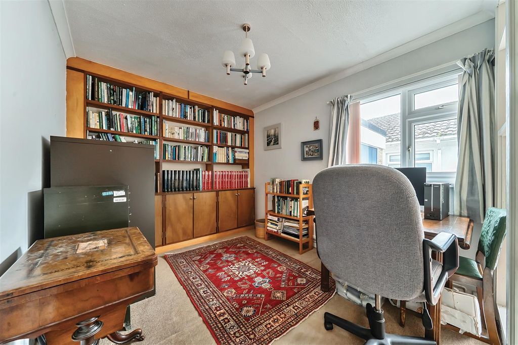 Property photo 3 of 24