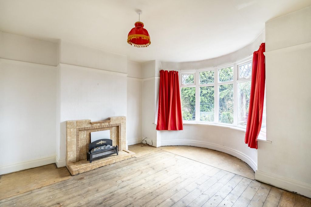 Property photo 2 of 20 Living Room