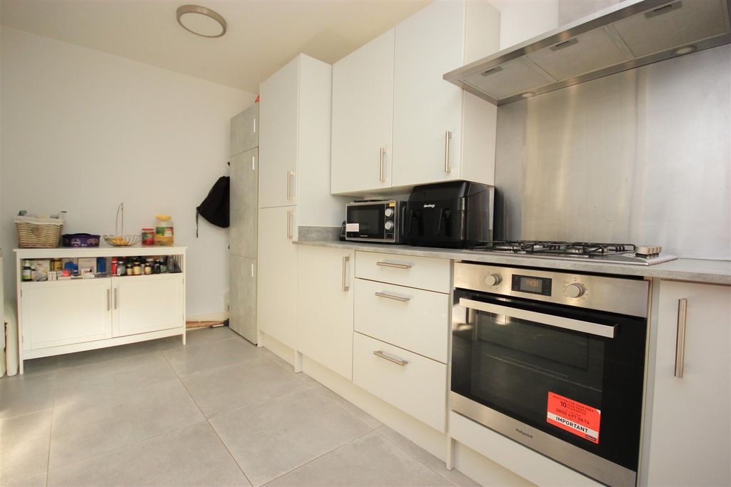 Property photo 2 of 13 Kitchen 2.Jpg