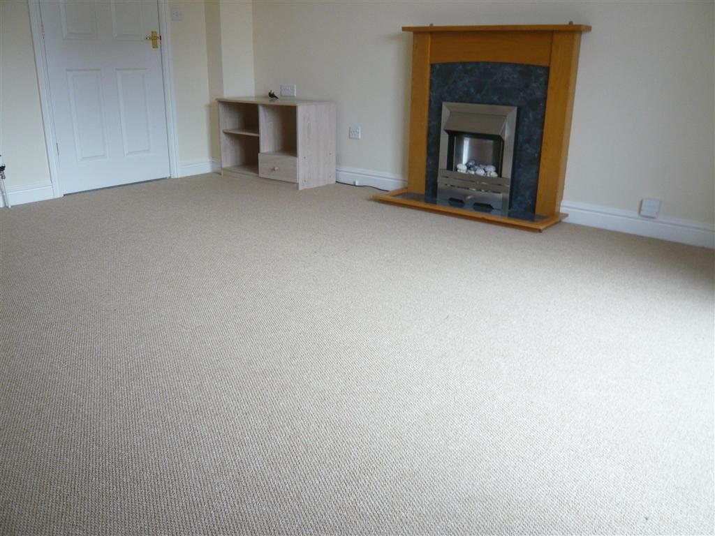 Property photo 3 of 7 Living Room