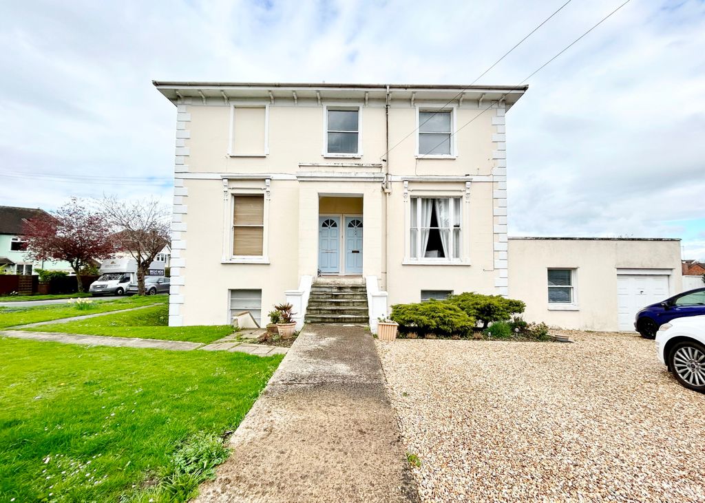 Property photo 2 of 11