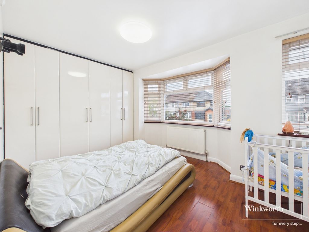 Property photo 3 of 10 Master Bedroom